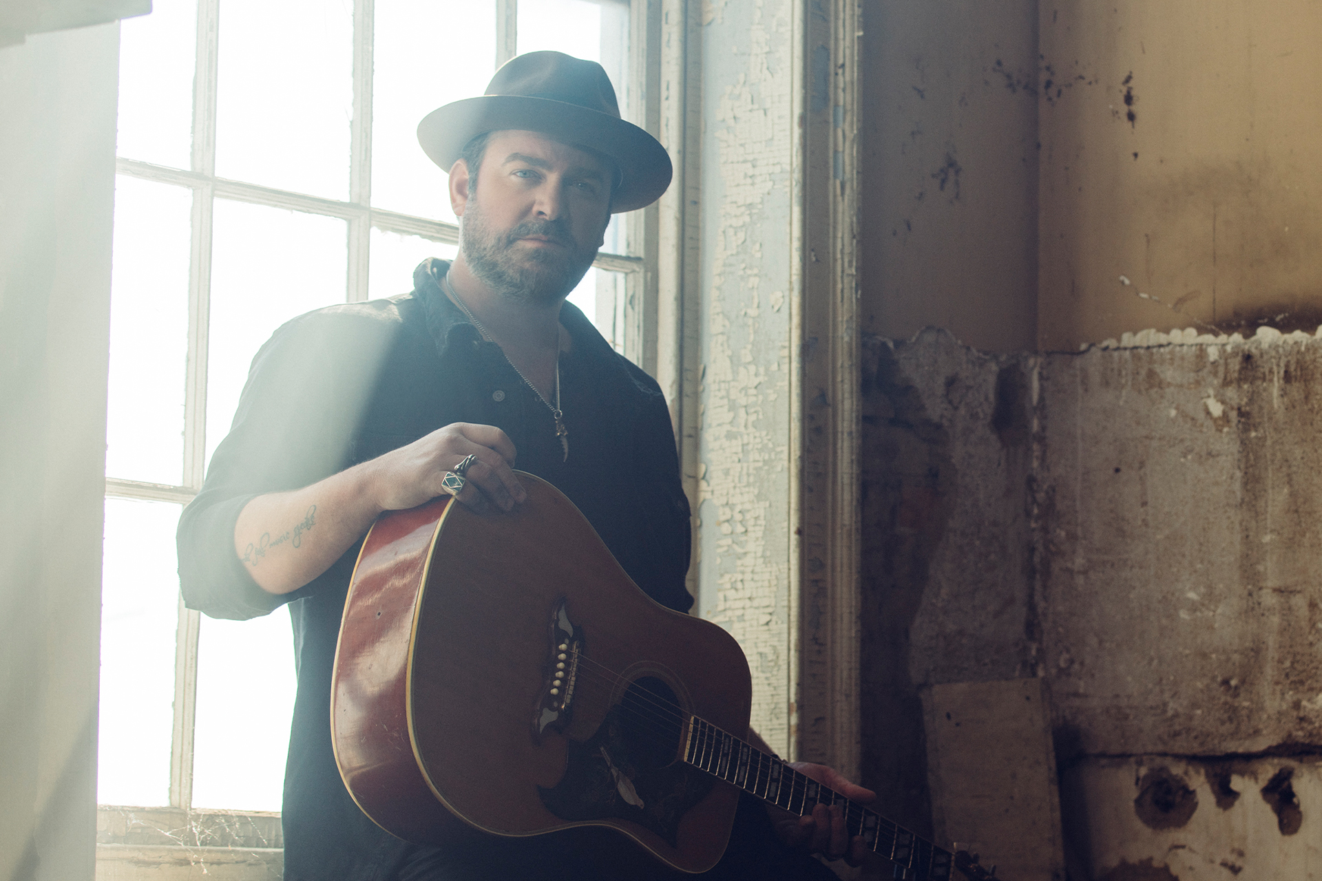 Lee Brice Releases Latest Album Hey World Available Now Join Lee Tonight  for the Hey World Album Release Livestream Experience on Facebook Live and  YouTube Live – Curb | Word Entertainment